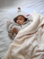 Ciepły Kocyk <b> dla niemowlaka z barankiem</b> <em> Teo kremowy</em> - obrazek 11