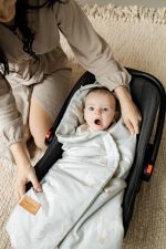 Wiosenno-letni otulacz <b> do fotelika </b><em>Happy Goose Olive </em> - obrazek 2