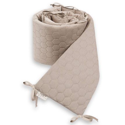 Ochraniacz <b> do łóżeczka </b> <em> Velvet Cappuccino </em>