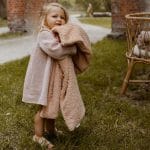 Ciepły Kocyk <b> dla niemowlaka z barankiem</b> <em> Teo pastelowy róż</em> - obrazek 3