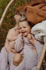 Ciepły Kocyk <b> dla niemowlaka z barankiem </b> <em> Teo wrzosowy róż </em> - obrazek 4