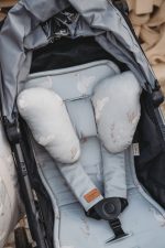Oliwkowa wkładka do spacerówki Happy Goose Olive w gąski z poduszką motylkiem